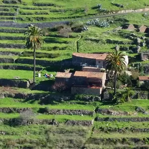 https://casas-rurales-los-manantiales.in-canary-islands.com